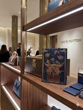 Louis Vuitton "Le Voyage des Lumières" Holiday Collection Gift Bag - Rare New